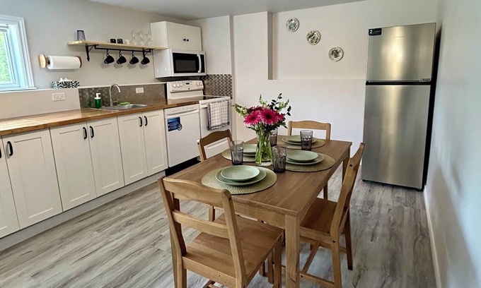 Bridgewater Apartamento | Newly built apartment with private entrance has 2 bedrooms, 1 bathroom.