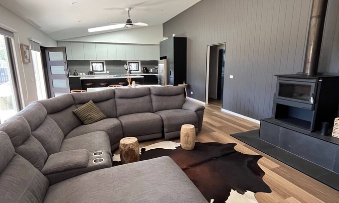 Coongulla Casa | Newly built beautiful contemporary Coongulla home