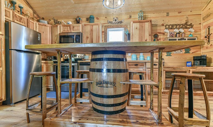 Hendersonville Cabina | Newly built cabin on horse farm.