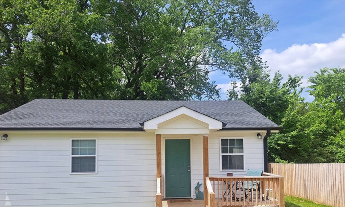 Durham Cabaña | Newly built cottage in historical district close to walking trails and downtown.