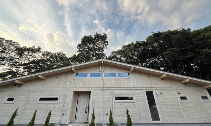 Oiwake Casa | Newly built log house for rent for up to 14 people / Kitasakugun Nagano