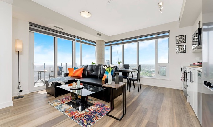 Kitchener Apartamento | Newly Built Modern Condo with Stunning City Views