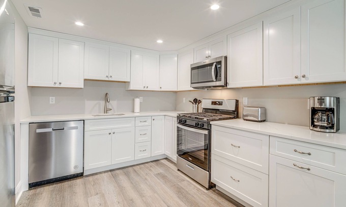 North Wildwood Cabaña | Newly Built North Wildwood Cottage, Walk to Beach!