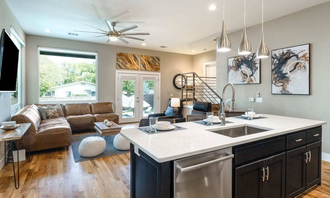 Chestnut Casa | Newly Built Poolside Home w Balcony BBQ