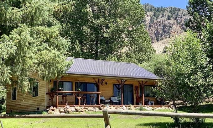 Gardiner Cabina | Sage Cabin - Construido en 2019. 4 millas de YNP y Hot Springs