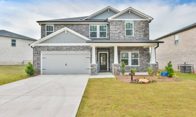 Fairburn Casa | Newly Built Stunning and Spacious Modern Home! Minutes Downtown