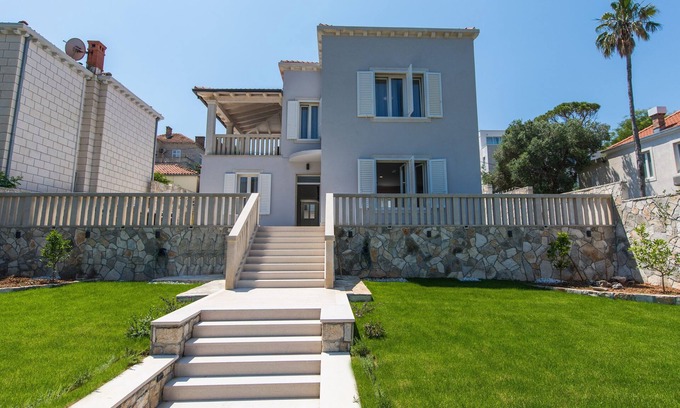 Babin Kuk Villa | Villa Bond de nueva construcción - Belleza construida en 1927. por el agente doble Dusan Popov