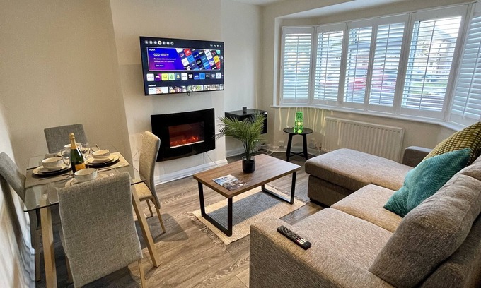 Hillingdon Casa | Newly Decorated 2 bed Ground Floor Garden