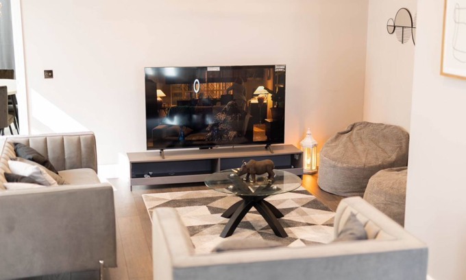 Northumberland Park Casa | Newly Decorated Luxury 3 Bedroom House in Tottenham, London