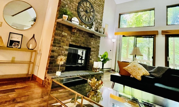 East Stroudsburg Cabina | Newly Furnished Home in Poconos 3bd 2bath