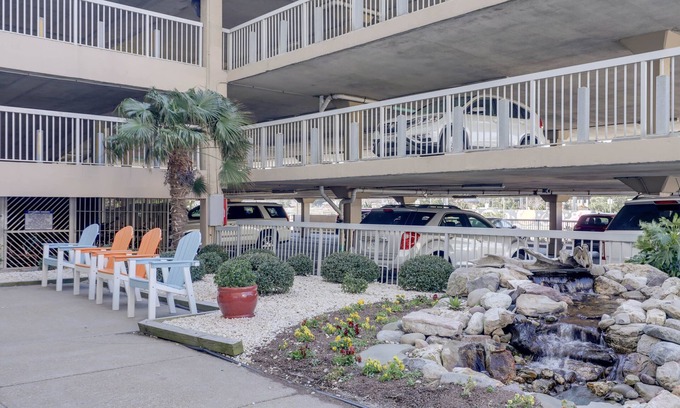 Northeast Virginia Beach Condominio | Newly Furnished 7th Floor Oceanfront Condo on the Boardwalk w/Pool