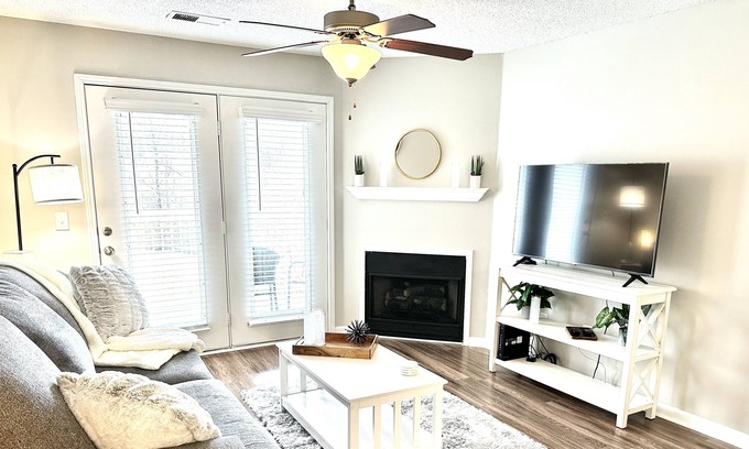 Nashville Apartamento | Newly Furnished w/ all the amenities you have at home! 20 min away from downtown