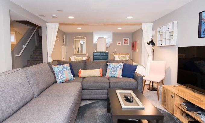 Boise Casa | Newly listed, exceptionally centrally located, spacious & stylish 5-bedroom gem.