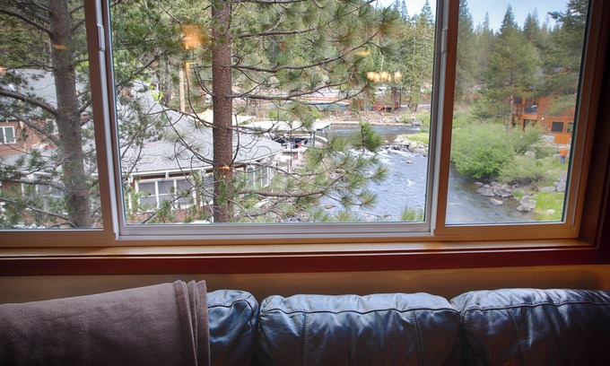 Tahoe City Condominio | NEWLY LISTED Remarkable Alpine Meadows River Run Condo, Private River Views