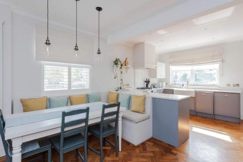 Bow Casa | Newly Refurbished 4 Bedroom House in East London