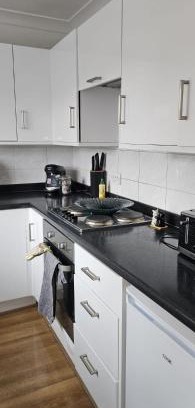 Slough Apartamento | Newly refurbished near Windsor Maidenhead and Reading 20 minutes train to London with parking