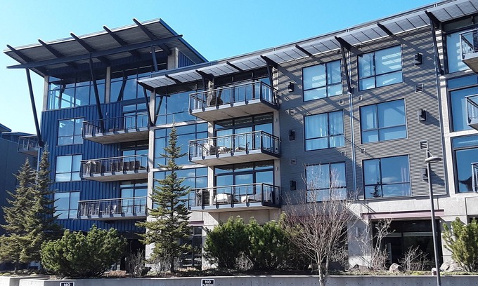 Coeur d'Alene Condominio | Newly Relisted 2 bedroom Bellerive condo.