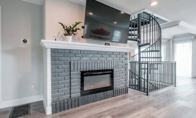 Newport Casa | Newly remodel Historic Coast Guard house 4-bedroom in awesome Newport with WiFi
