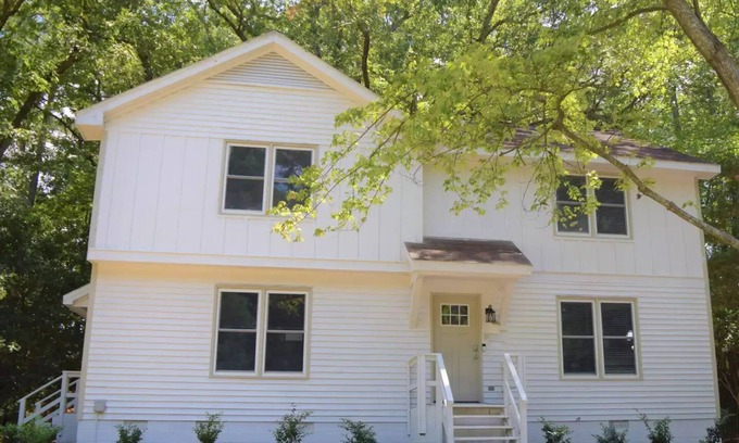 North Raleigh Casa | Newly Remodeled 2 BR Townhome