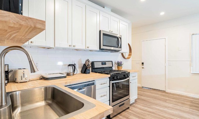 Glendora Casa | Newly Remodeled 2B1B House on Historic Route 66