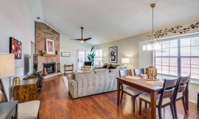 West Arlington Casa | NEWLY REMODELED 3 BEDROOM HOME GREAT LOCATION