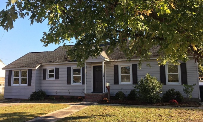 Jacksonville Casa | Newly remodeled 3 bdrm, walk to park, restaurants