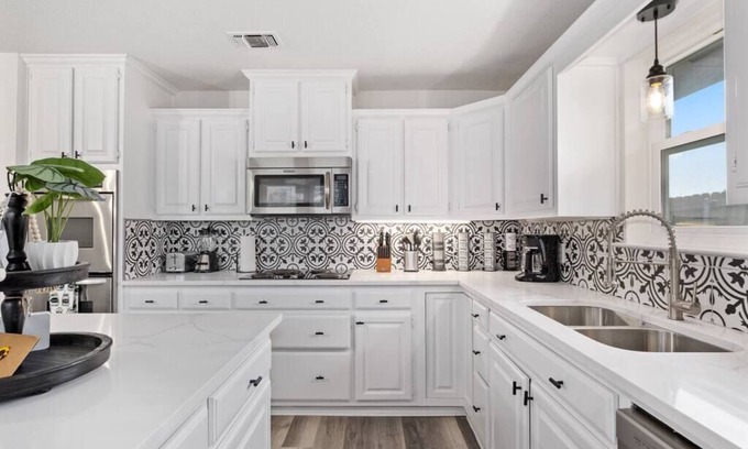 Allen Casa | Newly remodeled 5BR 3BA w/pool 16 ppl