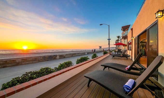 Mission Beach Casa | Stand Alone 1930's Spanish Home con mucho encanto original