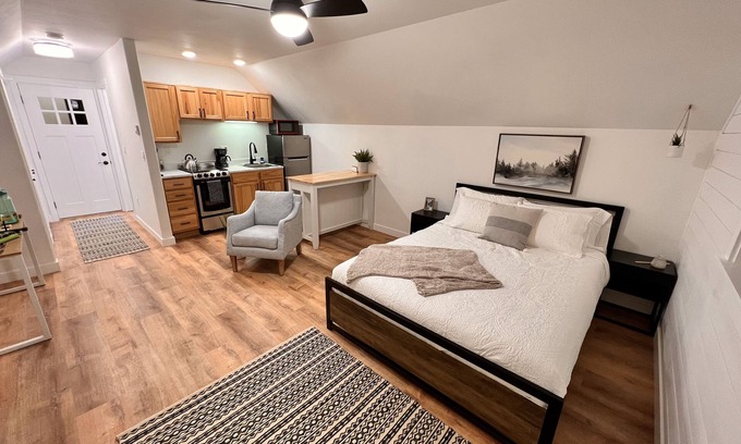 Boyd Acres Apartamento | Newly Remodeled and Pet Friendly Private Studio