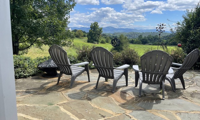 Lexington Apartamento | Newly remodeled apartment, private patio with gorgeous mountain views