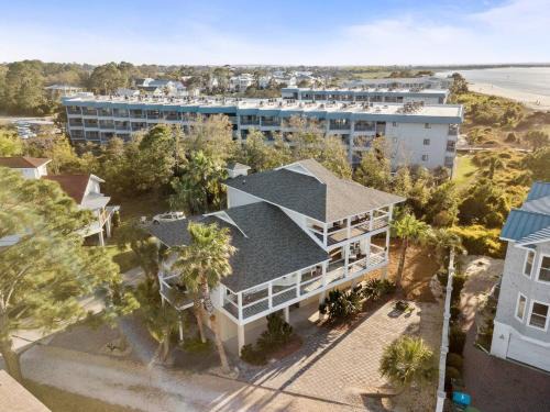 Tybee Island Casa | NEWLY REMODELED BEACHFRONT PRIVATE BEACH ACCESS
