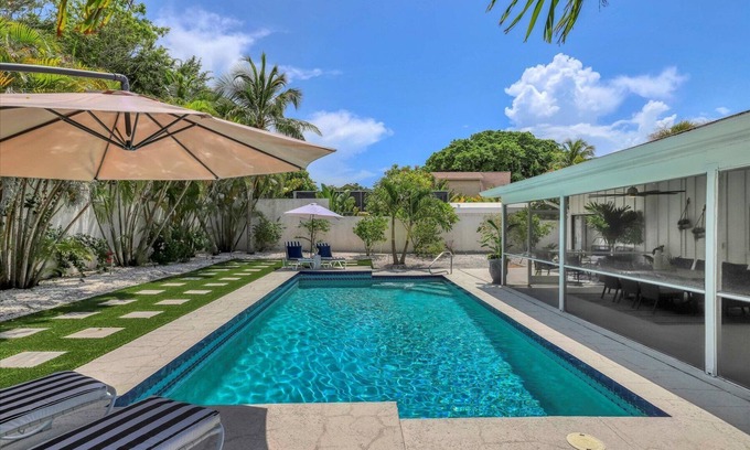 Lido Shores Casa | Newly remodeled beach house by Lido Beach and private pool