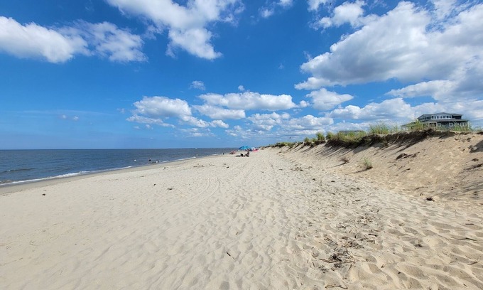 Broadkill Beach Cabaña | Newly Remodeled Broadkill Beach Cottage 150ft to water & pet friendly
