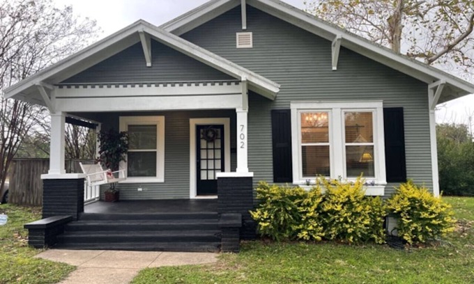 Brenham Casa | Newly remodeled bungalow near downtown Brenham