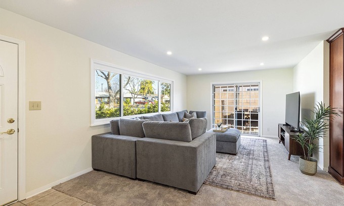Simi Valley Casa | Newly Remodeled Charming House in Simi Valley, AC, Large Backyard, Pet Friendly