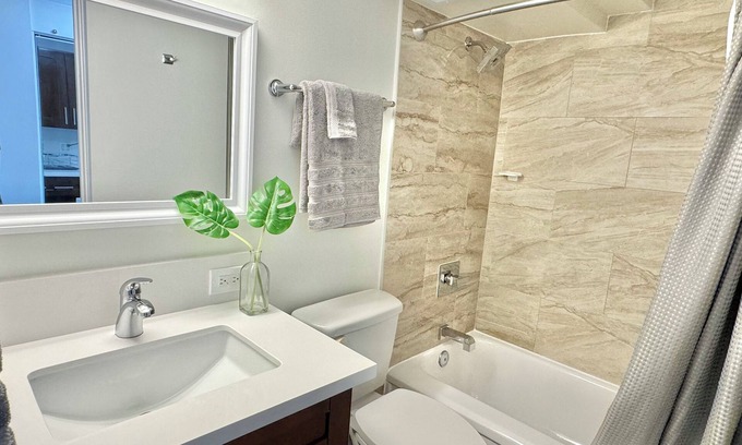 Waikiki Condominio | Newly remodeled fully furnished Waikiki studio unit with views!