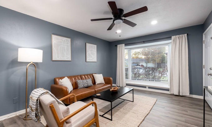 Irving Apartamento | Newly Remodeled Irving GEM 1BR!