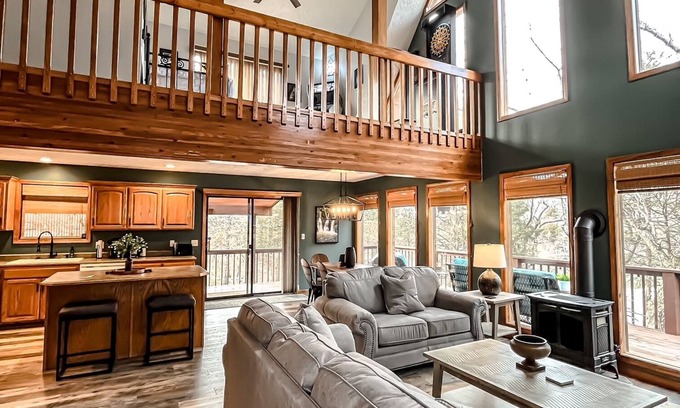 Golden Casa | Newly remodeled Lake Front Cabin Hot Tub Arcade 2 Fire pit areas TRIPLE Decks
