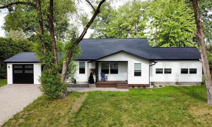 Traverse City Casa | ✵ Newly Remodeled Lovely 4BDR Retreat ➠ 3191