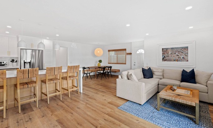Balboa Island Casa | Newly Remodeled Modern Home