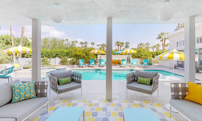 Vista Las Palmas Casa | Newly remodeled, mid-century modern estate with pool & outdoor kitchen