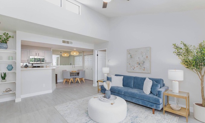 Spring Valley Condominio | Newly Remodeled Modern Elegance with perfect Central Location