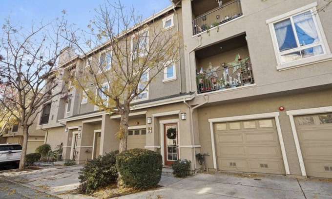 Communications Hill Casa | Newly Remodeled Townhouse Communication Hill