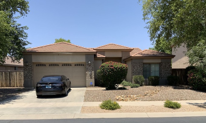 Rovey Farm Estates Casa | Newly remodeled w/pool minutes from State Farm Stadium, Top Golf and Westgate