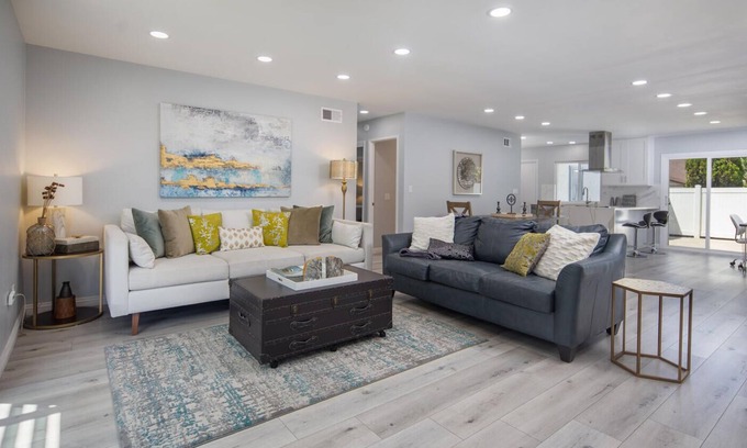 Mira Mesa Casa | Newly remodelled 4 BR house<20 mts to beach