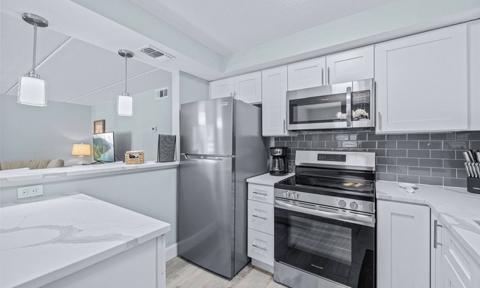 North Redington Beach Condominio | Newly renovated 2/2 in N Redington Beach