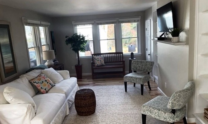 Orleans Casa | Newly Rennovated House Sleeping 7 in charming Orleans Neighborhood
