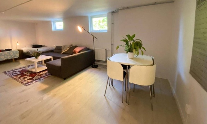 Strangnas Apartamento | Newly Renovated Apartment - Strängnäs, Ekorrvägen