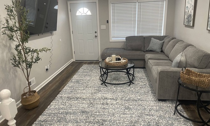 New Castle Casa | Newly renovated Chic & cozy 3 Bedroom Ranch house close to I-95