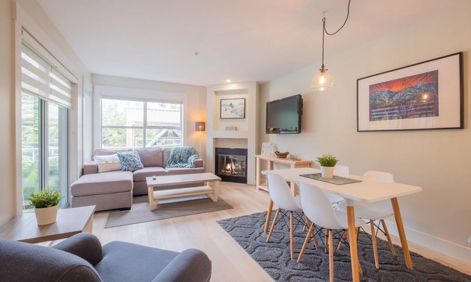 Upper Village Condominio | Newly renovated 1 bedroom near Blackcomb Gondola - less than 5 min walk